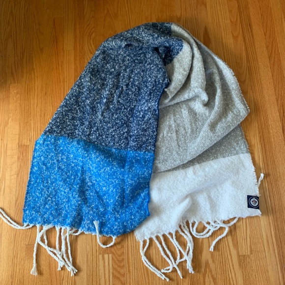 Womens Winnipeg Jets scarf - Picture 2 of 3